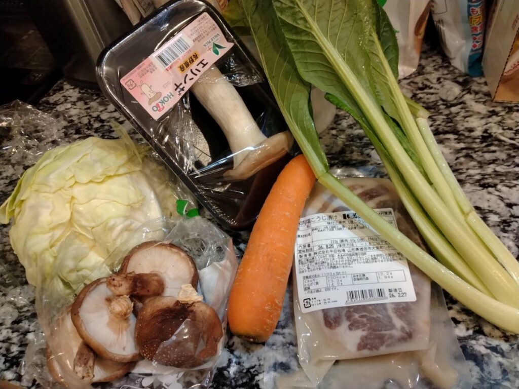 卵・小麦・乳製品不使用の爆速おかずに使う、一口大に切る前の野菜の写真