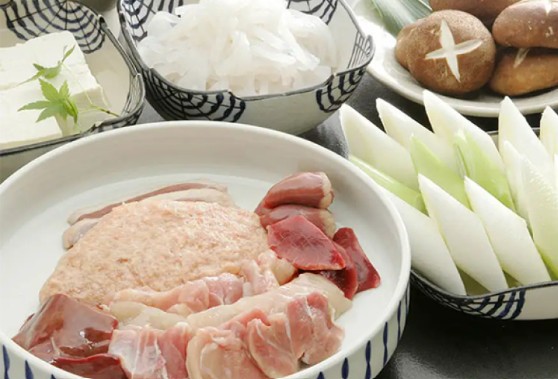 三島由紀夫が食べた末げんのコース料理の鶏鍋