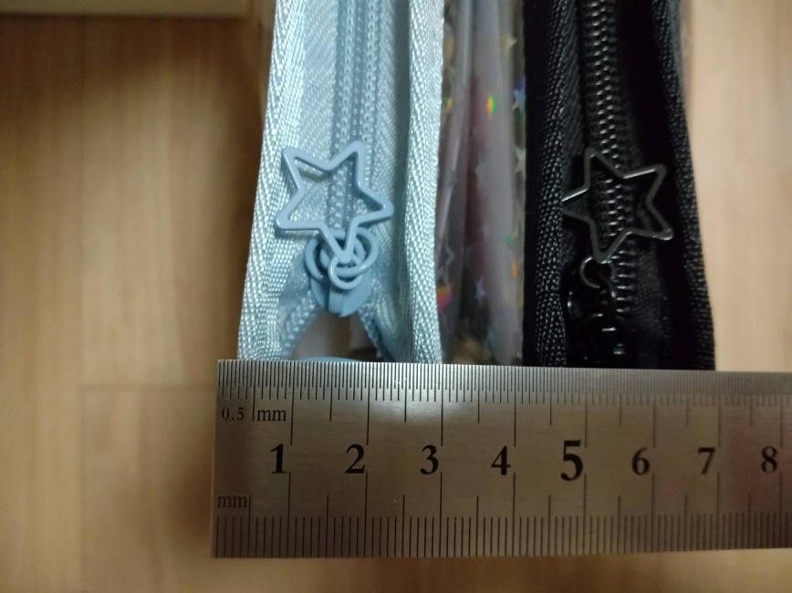 ネットで買ってたくん入って可愛いと大喜びしたシール帳のサイズ