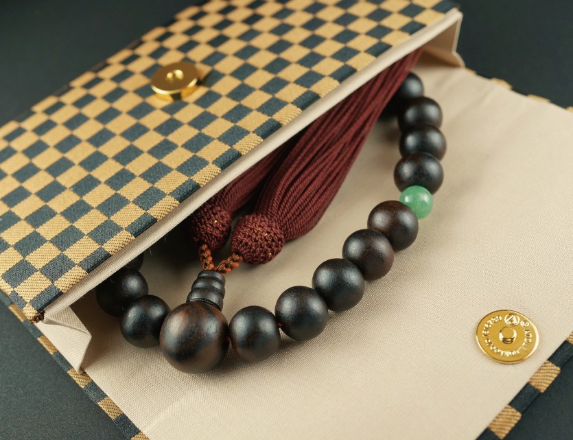 世界仰天ニュースで紹介されたルイ・ヴィトンとに警告された神戸数珠店の数珠袋・ふくさ