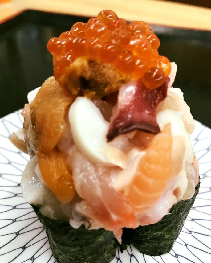 帰れマンデーの茨城春の人気ルートで紹介された那珂湊・おさかな市場の回転寿司『市場寿し』の海鮮軍艦